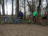 Die Männer sind schon zur Aussichtsplattform an der Mueritz vorgelaufen